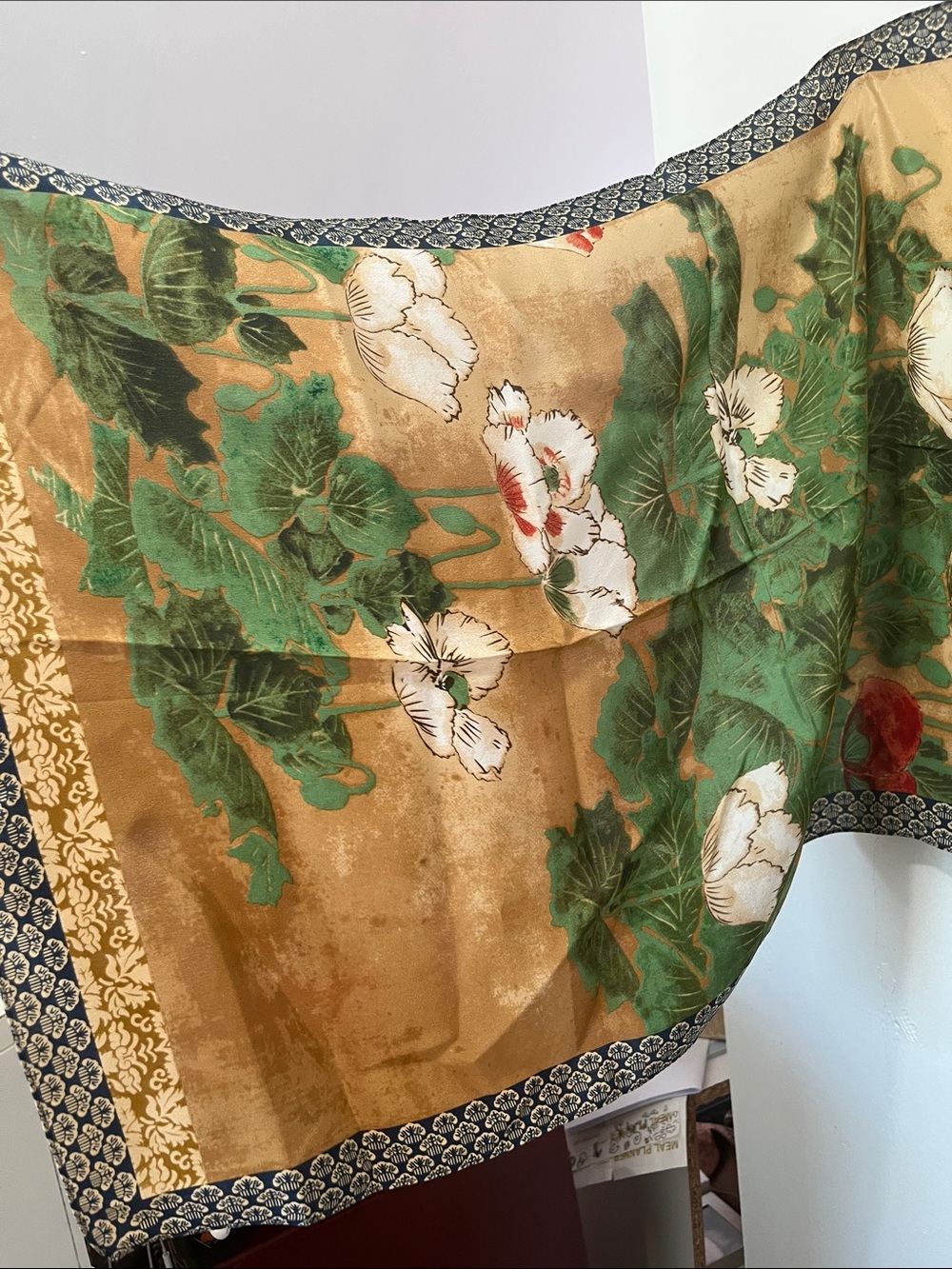 The met silk scarf - Picture 4 of 6